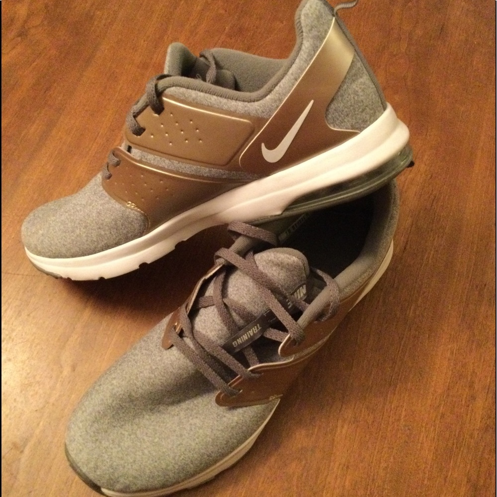 Nike Women's Air Bella TR Shoes